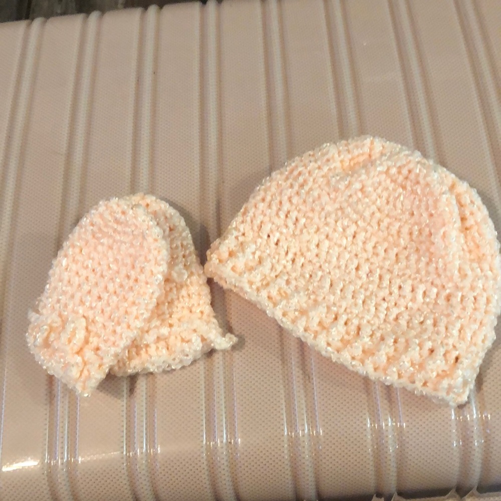🏵New handmade crocheted baby hat and mittens 0-3 mos